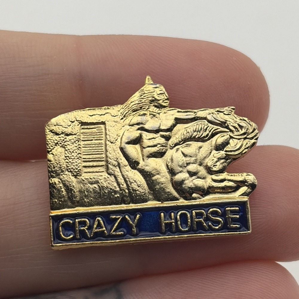 Crazy Horse South Dakota Native American Monument Gold Tone Lapel Hat Pin
